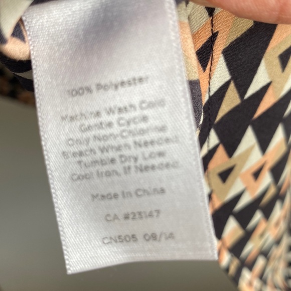 Talbots Triangle Patterned Long Sleeve Popover Blouse size Small - Picture 7 of 7